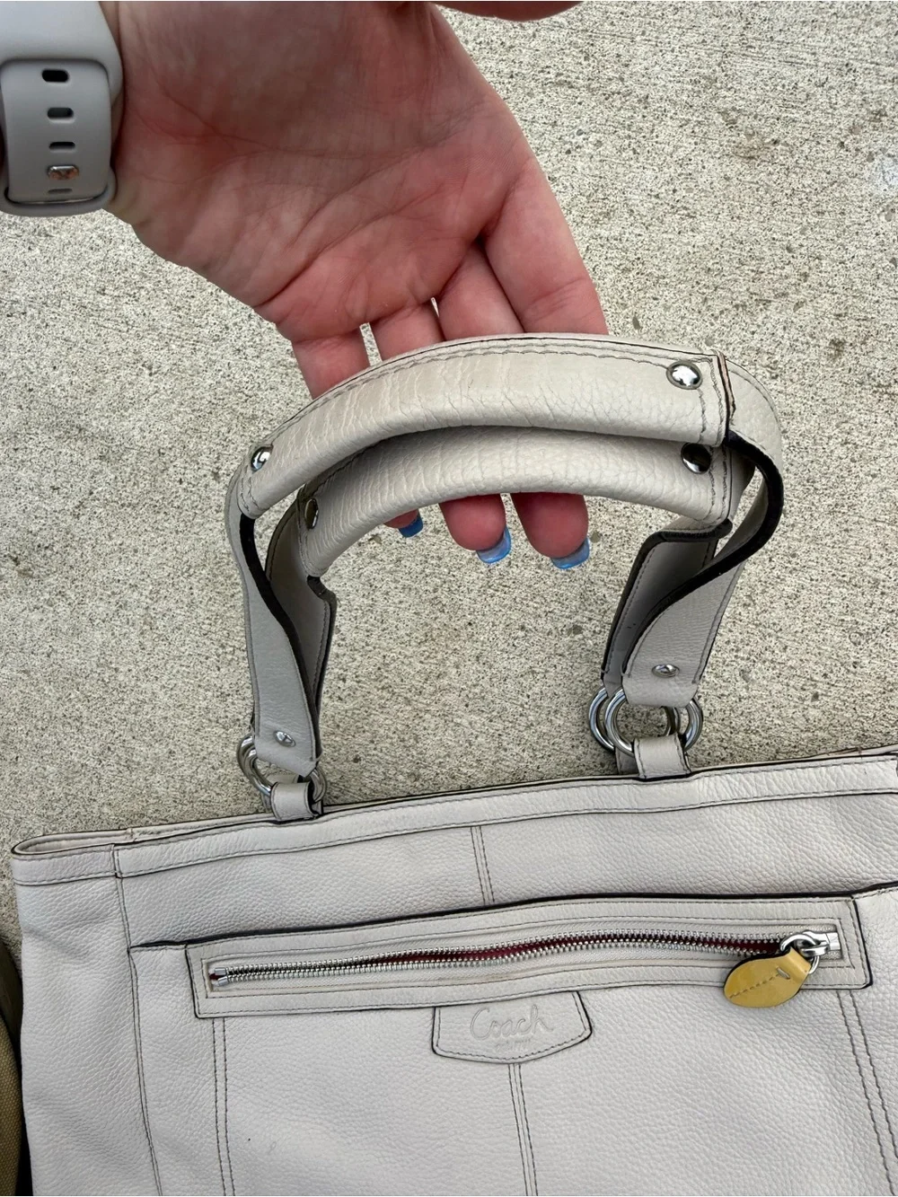 2010 White/Cream Pebbled Leather Coach Shoulder Bag